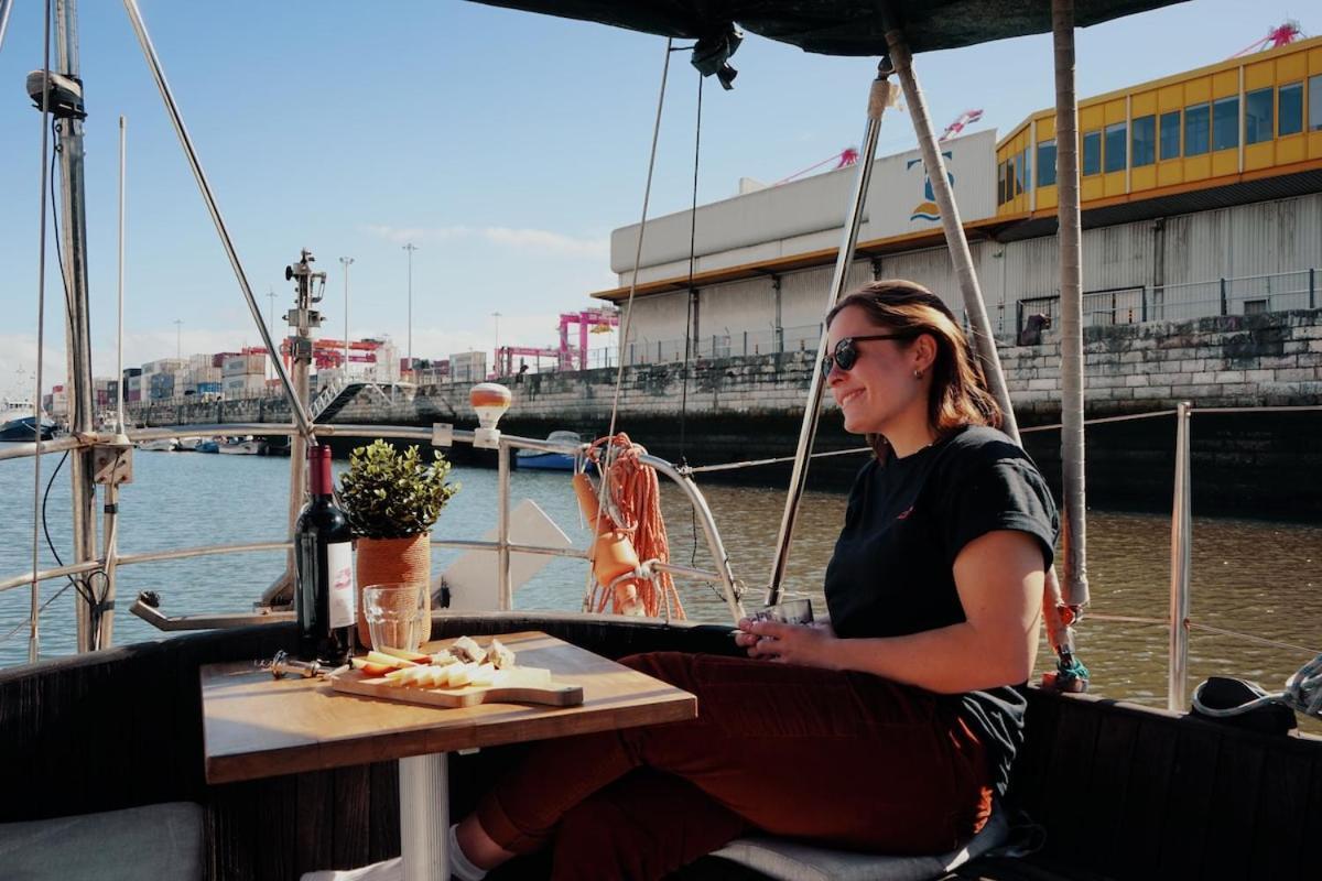 Hotel Cozy Lisbon Marina Sleepaboard - Sail Away Exterior foto